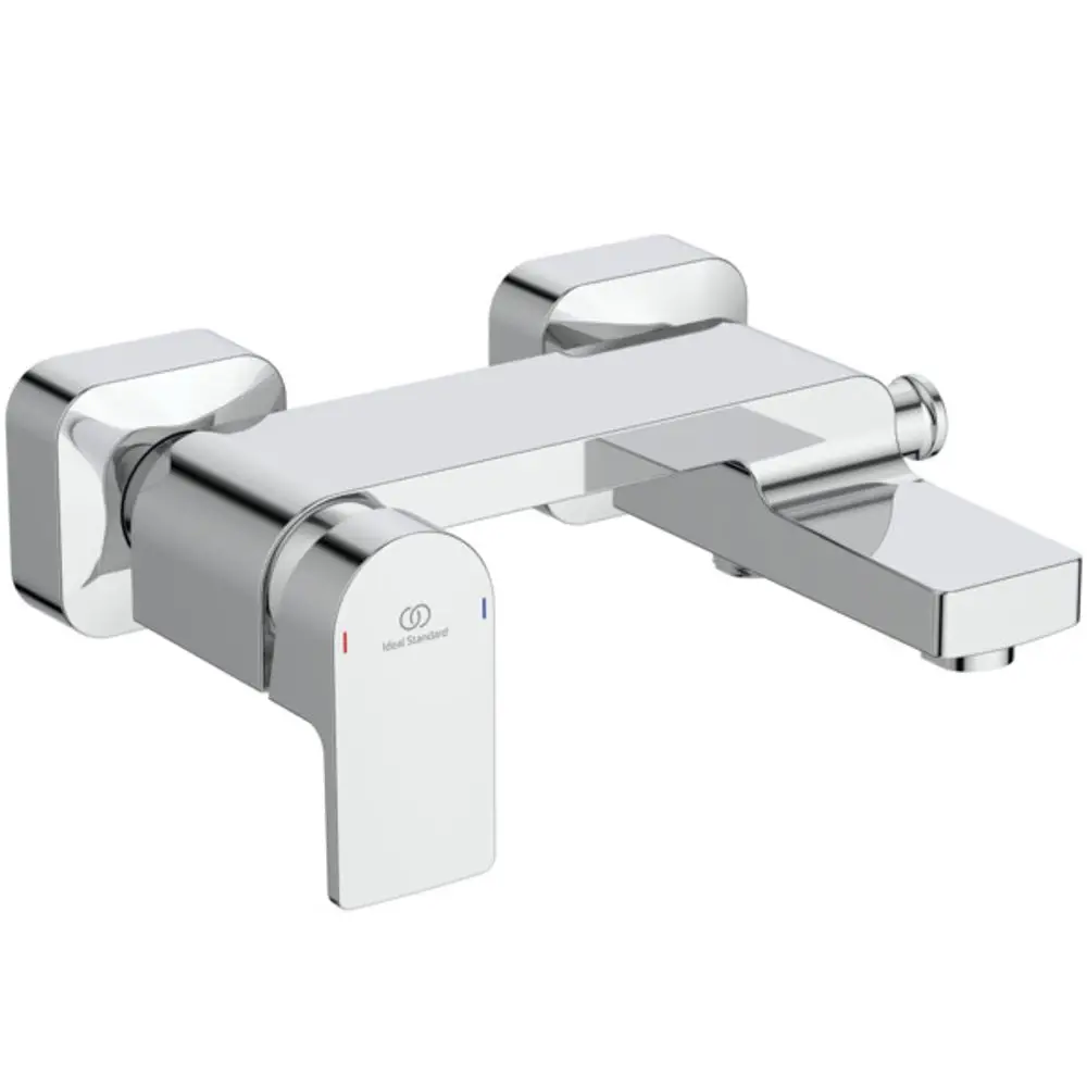 Chromene Wandarmatur von Ideal Standard mit zwei Bediengriffen für kaltes und warmes Wasser, sowie einem Wasserauslauf.
